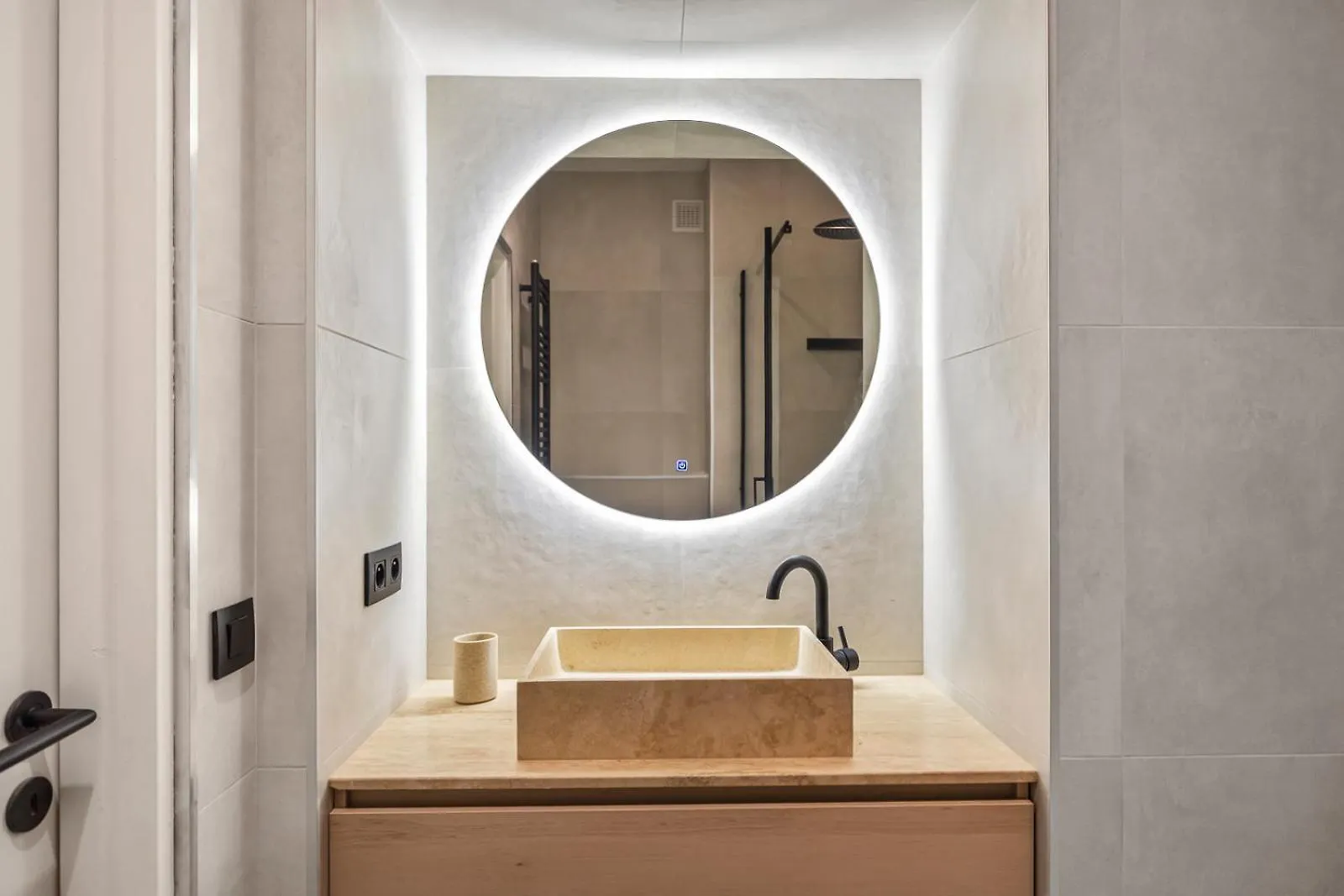Апартаменты Antwerp Riverside Suite
